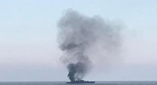 O corvetă a Forţelor Navale Române, într-un nor dens de fum în Marea Neagră: "Domnilor guvernanți, treziți-vă!"