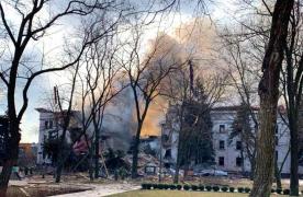 Salvatorii spun că ''există supraviețuitori'' după dezlănţuirea infernului la teatrul din Mariupol