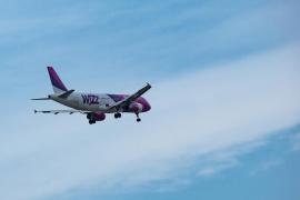 Alertă cu bombă într-un avion Wizz Air care circula deasupra României