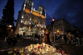 Moment de reculegere la catedrala Notre-Dame din Paris
