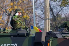 Soldat la parada de 1 Decembrie