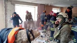 Imaginea cumplită a războiului: Tania, o fetiţă de doar 6 ani, scoasă de sub dărâmăturile din Mariupol. Copila a murit de sete