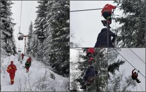 9 turiști, printre care și un copil, au rămas blocați în telescaun la Vatra Dornei