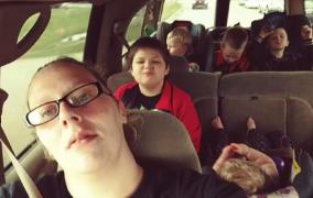 O mamă din SUA a fugit din casa în flăcări, fără cei patru copii