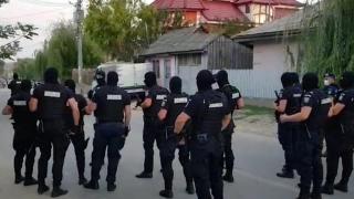 Un cartier din Bârlad a fost transformat de forţele de ordine într-o fortăreaţă. Două familii rivale ar putea porni un scandal sângeros
