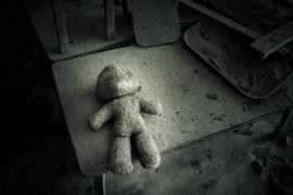 O fetiţă de 9 ani din Irpin a fost violată de 11 soldaţi ruşi şi apoi ucisă cu brutalitate. Pe piept i-au desenat un ''Z''