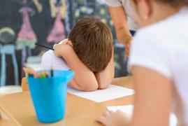 Mai mulţi copii de la o creşă din Piteşti, loviţi de o angajată care ar fi trebuit să îi îngrijească