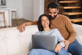 Doi părinţi din India şi-au dat fiul în judecată pentru că nu au un nepoţel. Bărbatul, obligat să plătească o avere dacă nu face un copil în 12 luni