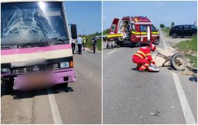 La un pas de tragedie. Un autocar a intrat în plin într-o căruţă la Pătrăuţi. Două persoane au fost rănite