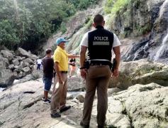 O româncă de 23 de ani a murit, după ce a vrut să îşi facă un selfie la o cascadă în Thailanda