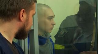 A început primul proces pentru crime de război în Ucraina. Soldatul rus, acuzat de uciderea unui civil, a pledat vinovat și riscă închisoarea pe viață