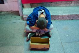 O reţea care obliga minori să cerşească, să vândă flori şoferilor din Bucureşti sau să le spele parbrizele, destructurată