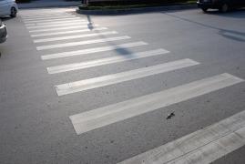 Adolescentă de 16 ani, lovită pe trecerea de pietoni de un şofer care a părăsit locul accidentului