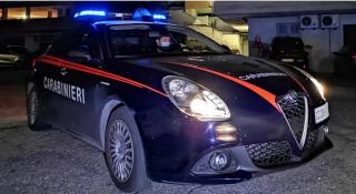 Un hoţ a furat o maşină din Roma, cu tot cu bătrâna care stătea pe bancheta din spate. Poliţia italiană a declanşat o adevărată "vânătoare" pentru a-l prinde