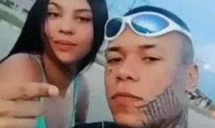 Fostul iubit abuziv al unei tinere a răpit-o și i-a tatuat numele pe față, după ce s-au despărțit