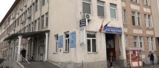 Un bătrân a murit pe loc, după ce s-a aruncat de la etajul 3 al Spitalului Județean din Târgu Jiu. Urma să fie externat