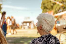 Întâlnire emoţionantă: O femeie adoptată când era bebeluş a descoperit că are o soră, după mai bine de 50 de ani