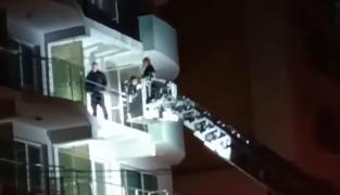 Incendiu la un hotel din staţiunea Mamaia. Zeci de persoane au fost evacuate