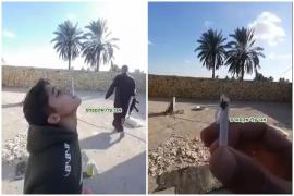 Tatăl a ţintit cu arma ţigara din gura copilului