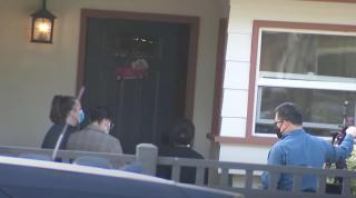 O fetiță de 12 ani și frații ei de 8 ani, găsiți morți într-o casă din Los Angeles. Mama copiilor, auzită strigând "unde este Biblia mea?"