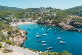 O tânără de 18 ani, violată de un fotbalist din Bundesliga, într-o vilă în Ibiza