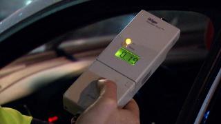 Patru persoane au fost rănite, după ce un tânăr beat și fără permis a provocat un accident