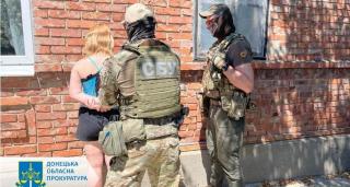 O tânără de 18 ani din Ucraina riscă închisoarea pe viaţă. A fost prinsă când le spunea ruşilor unde sunt militarii şi echipamentele armatei