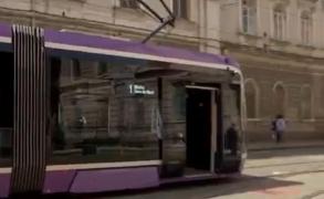 Tramvaiele Turceşti au făcut haos în traficul timişorean. După ce au stat înţepenite în depou un an, ieşirea pe traseu cu greu le "dezmorţeşte".