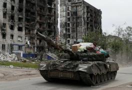 Soldaţii ruşi care vorbesc cu soţiile lor despre ce trebuie să fure din Ucraina, "o continuitate istorică"