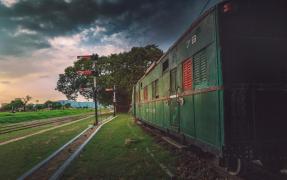 O mamă a doi copii, violată în grup într-un tren, în Pakistan. Printre agresori s-a aflat şi controlorul