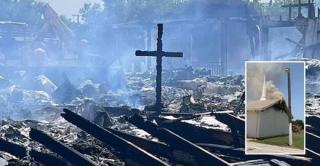 Miracolul crucii din altar, cruţată de flăcări