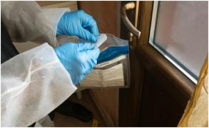 Mamă şi fiică găsite înjunghiate în casă