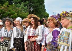 Sânziene sau Drăgaica, tradiții și obiceiuri. Noaptea în care cerurile se deschid și fetele își pot afla ursitul. Ce este strict interzis să facem astăzi