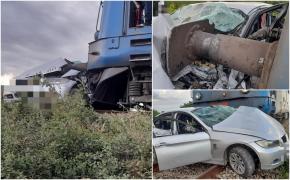 Două persoane rănite, una în stare gravă, după ce un BMW a fost izbit în plin de un tren