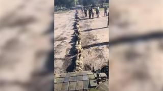 Momentul în care un tanc trece peste mai mulţi soldaţi ucraineni. Cum se poate evita o tragedie: exerciţiu special destinat trupelor de comando