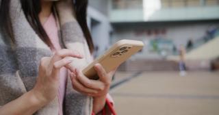 O femeie din Sighetu Marmaţiei s-a trezit cu o factură de 70.000 de lei la compania de telefonie mobilă. I-a fost blocat numărul până achită suma