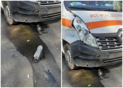 Ambulanţă implicată într-un accident, la Vaslui.