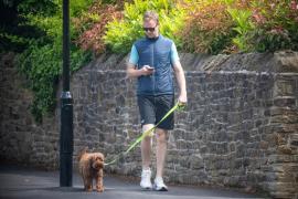 Cine este bărbatul care "se plânge" că face prea mulţi bani: "Sunt plătit prea mult pentru a face o meserie pe care o iubesc"