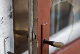 O femeie de 87 de ani din Hunedoara a fost violată de un bărbat