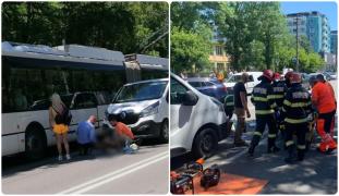 Femeie prinsă sub duba de curierat