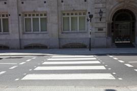 O mamă şi un copil, loviţi în timp ce traversau o stradă în Râmnicu Vâlcea. Şoferul a fugit de la locul accidentului