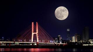 Superluna a oferit un veritabil spectacol în întreaga lume. Luna s-a aflat la cea mai mică distanţă de Pământ