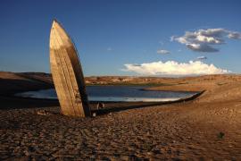 Apa lacului ocupă doar 28% din capacitatea acestuia