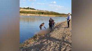 Tânăr dispărut de trei zile, găsit mort pe malul Siretului. Băiatul de 19 ani a intrat să înoate și nu a mai ieșit