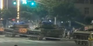 China a scos tancurile pe străzi pentru a proteja băncile. Oamenii au fost informaţi că nu mai au acces la conturi