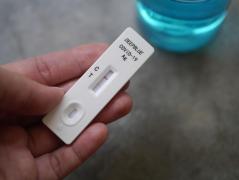 104 morţi şi 74.348 de noi cazuri Covid au fost înregistrate în ultimele 24 de ore în Franţa