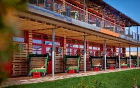 Bătaie generală între muncitorii români şi cei ucraineni, plecaţi la cules de căpşuni în Germania. 100 de oameni au fost implicaţi, poliţia chemată de urgenţă