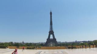 Turnul Eiffel, simbolul Parisului, este ruginit și are nevoie de reparații urgente