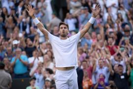 Cameron Norrie a învăţat tenis cu o rachetă ruptă, alături de mamă, iar acum joacă semifinala de la Wimbledon