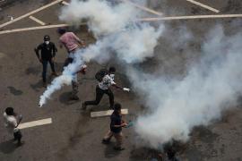 Proteste violente în Sri Lanka. Reşedinţa premierului, incendiată de manifestanţi